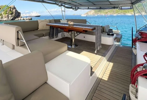 ALLURE Flybridge