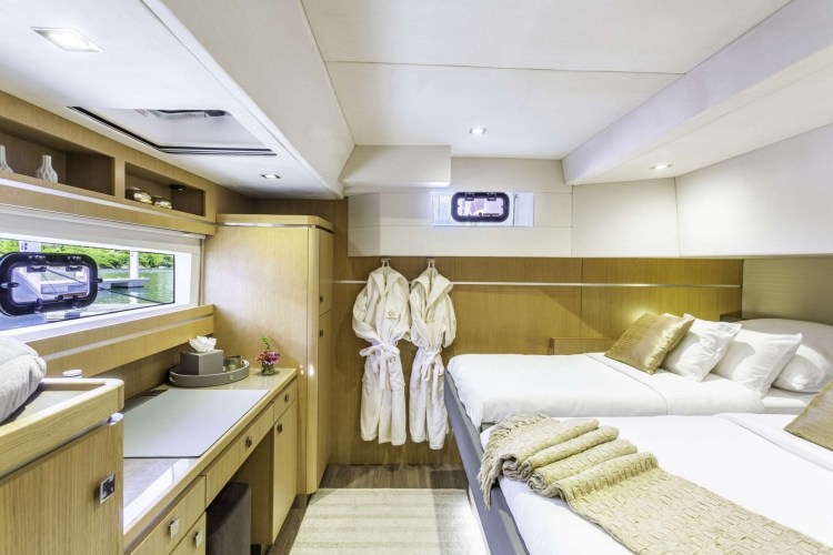 ALLURE Guest Queen Cabin Convertible To Twin