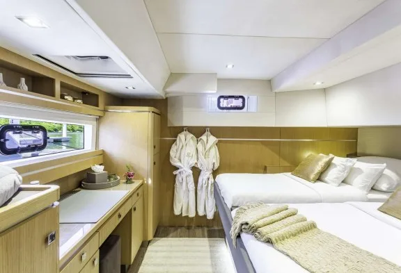 ALLURE Guest Queen Cabin Convertible To Twin
