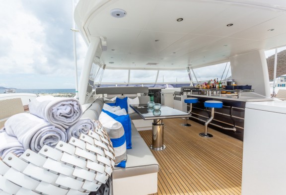 ANGEL EYES Flybridge