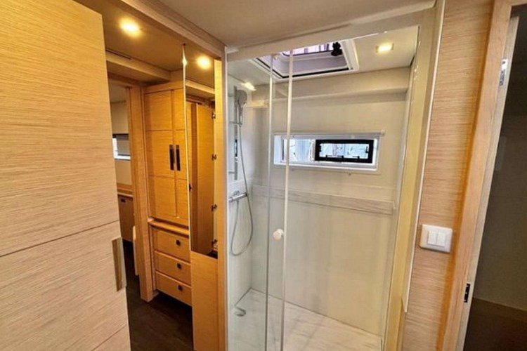 BACCHUS Guest Bathroom