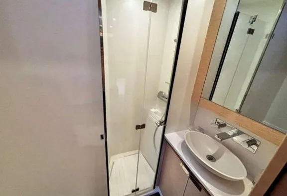 BACCHUS Guest Bathroom
