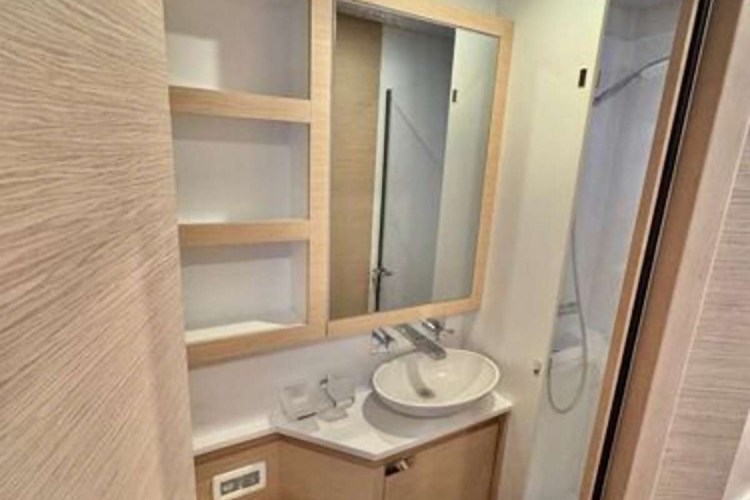 BACCHUS Guest Bathroom