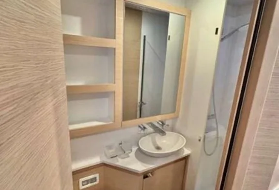 BACCHUS Guest Bathroom