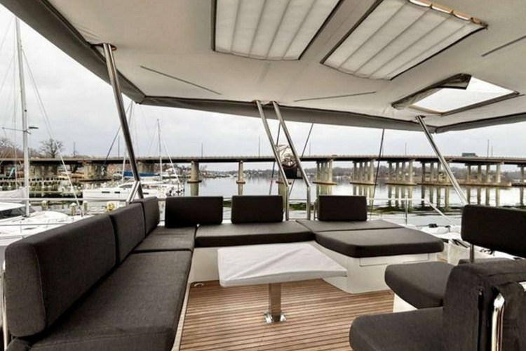 BACCHUS Flybridge
