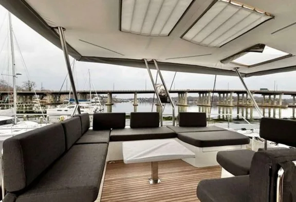 BACCHUS Flybridge