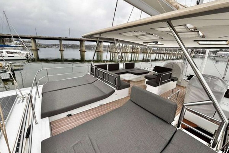 BACCHUS Flybridge