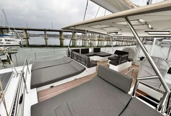 BACCHUS Flybridge