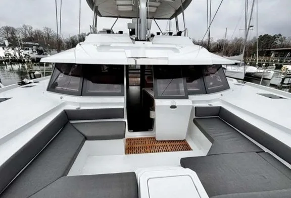 BACCHUS Foredeck