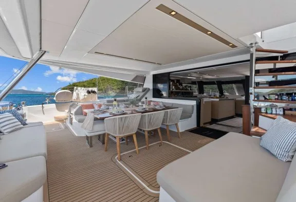 HOURGLASS Aft Deck Seating