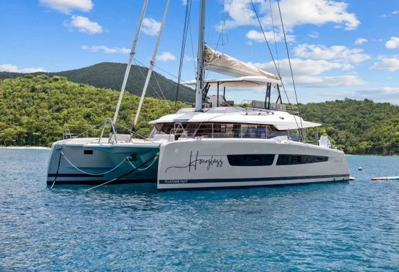 HOURGLASS Exterior
