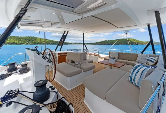 HOURGLASS Flybridge Helm