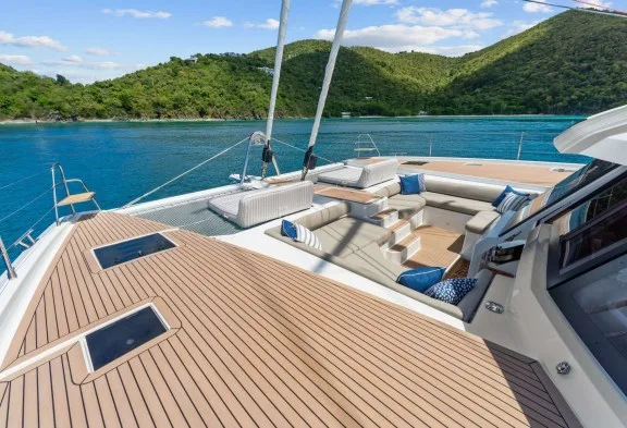 HOURGLASS Fore Deck