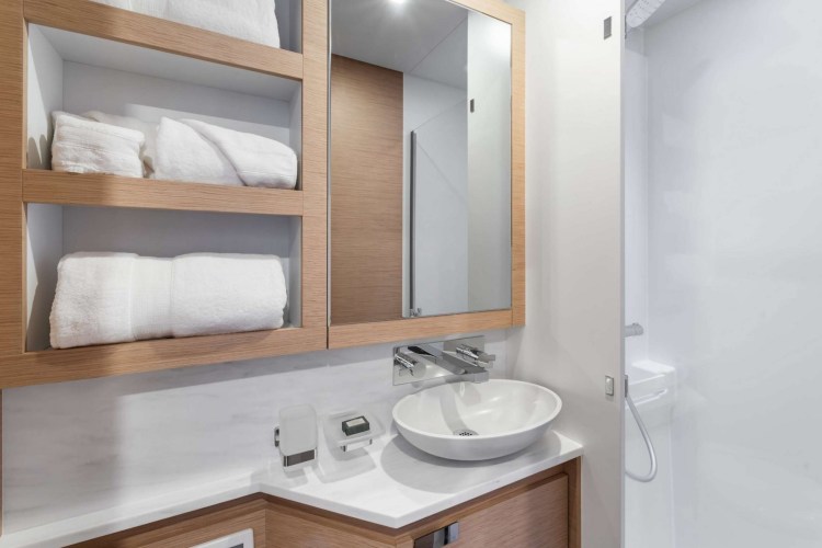 HOURGLASS Guest Cabin Ensuite