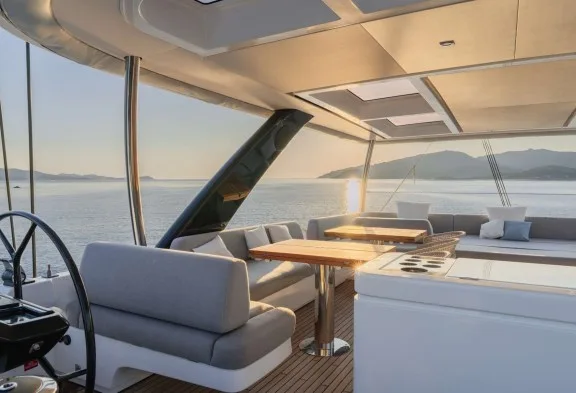 LA DÉSIRADE Flybridge