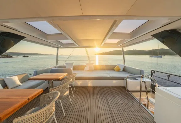LA DÉSIRADE Flybridge