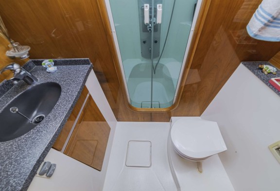 LADY MARIGOT Ensuite Bathroom