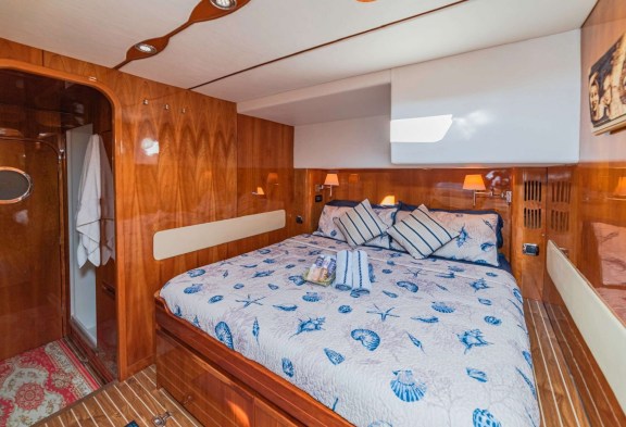 LADY MARIGOT Guest Cabin
