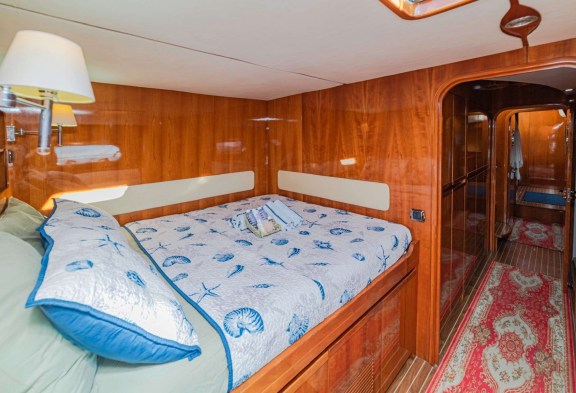 LADY MARIGOT Guest Cabin