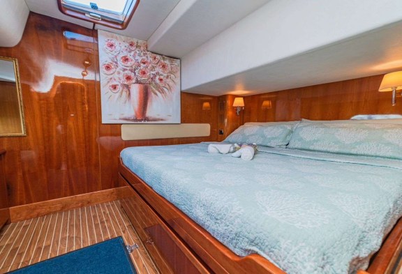 LADY MARIGOT Guest Cabin