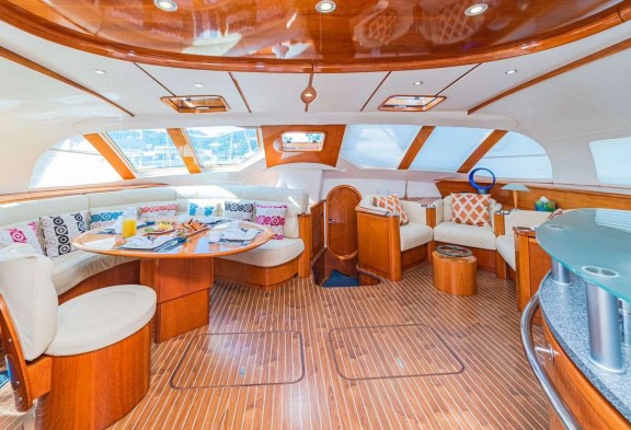 LADY MARIGOT Main Saloon