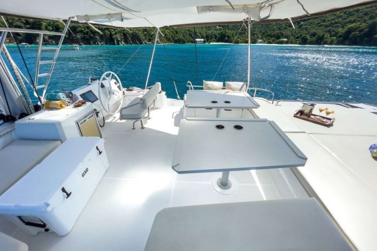 ISLAND KISSES Flybridge With Helm