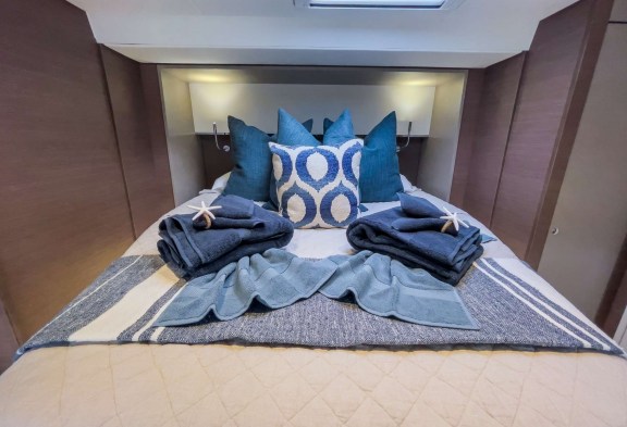 ISLAND KISSES Guest Cabin Portside Forward