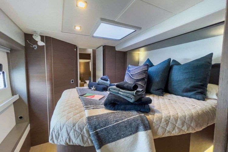 ISLAND KISSES Guest Cabin Starboard Forward
