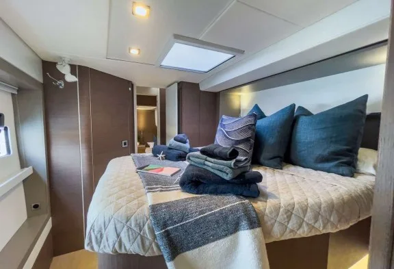 ISLAND KISSES Guest Cabin Starboard Forward