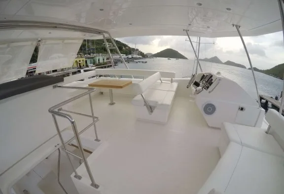 SOMEWHERE HOT Flybridge With Helm