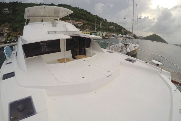 SOMEWHERE HOT Foredeck