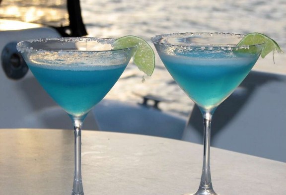 TURQUOISE TURTLE Signature Cocktails