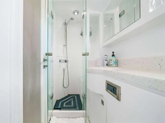 Motor Catamaran INDIGO En Suite