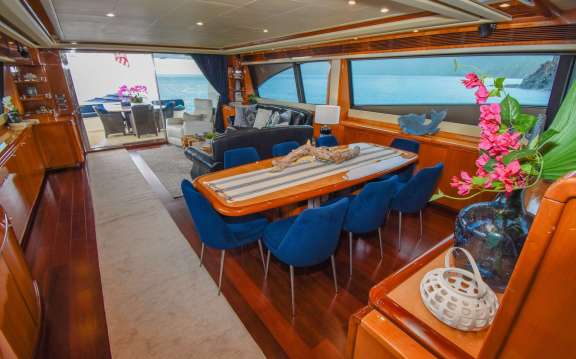 Salon view aft