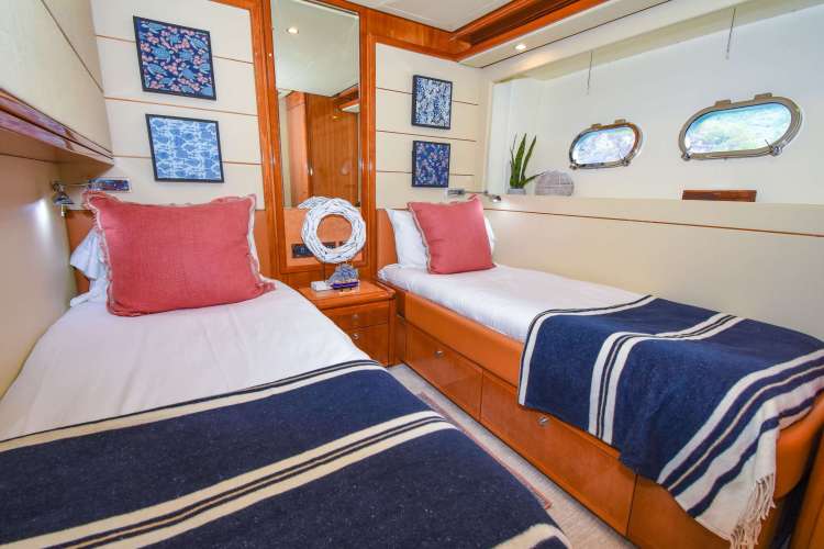 Twin cabin