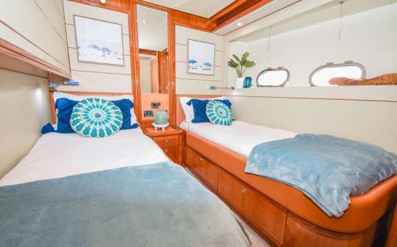 Twin cabin