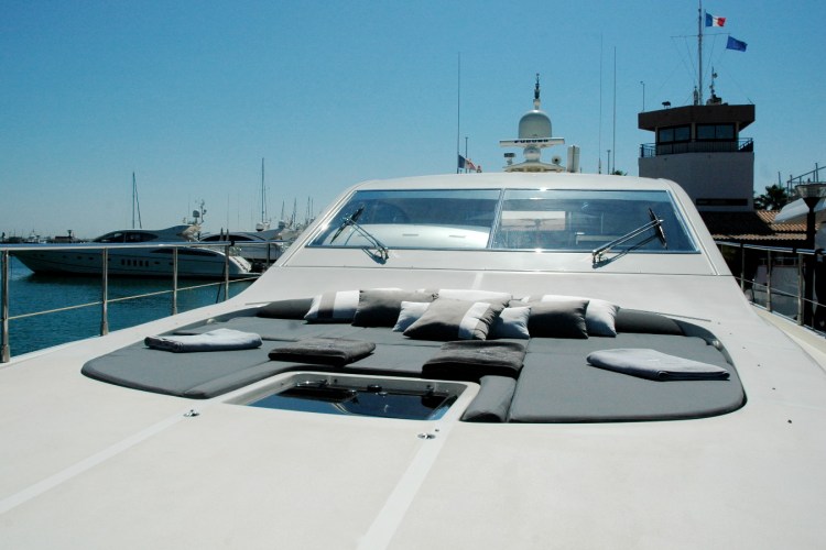 Yacht LAST CHANCE - Foredeck