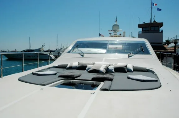 Yacht LAST CHANCE - Foredeck