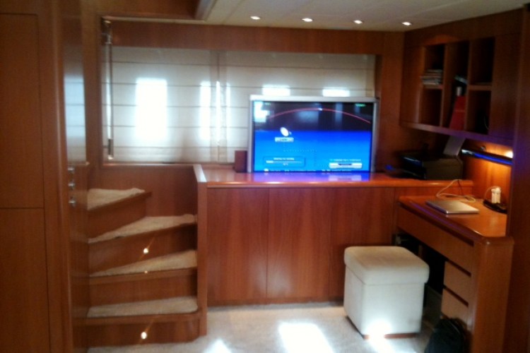 Yacht LAST CHANCE - Lower Salon 2