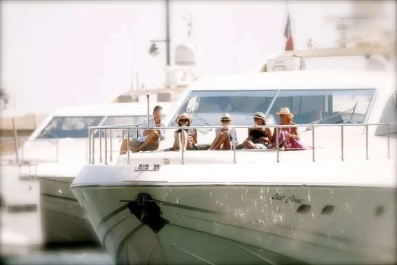 Yacht LAST CHANCE - Relaxing in port