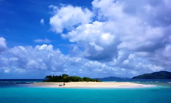 Step ashore on the tiny desert Island. Sandy Spit is one of BVI’s tiny islets and a small piece of paradise. Drop anchor off the sandy beach and enjoy a brief walk and a swim on this stunning desert island.