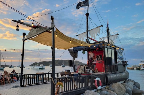 Happy Arrr at Michael Beans Pirate show is one of our favorite activities for the whole family with sea shanties, pirate jokes, and of course, the conch blowing competition! See if you have what it takes to beat your Crew. – Catamaran Aeolus