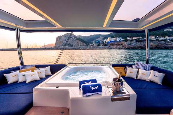 Jacuzzi on the flybridge on Luxury Catamaran Mariah Princess III