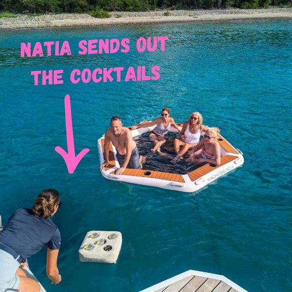 Catamaran Gullwing's Floats and Drinks