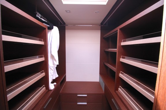 Catamaran 'Mariah Princess' Walk in closet