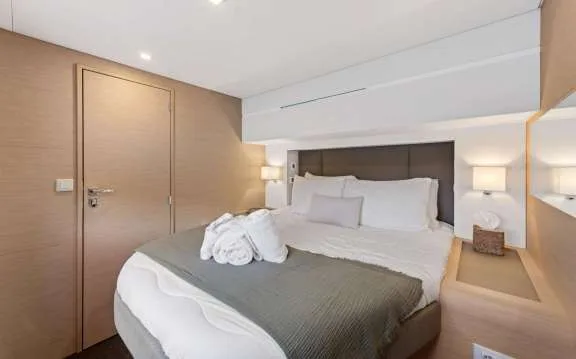 Image of PLUS 10 yacht #16