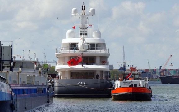 Super yacht AIR aft view Photo by Kees Torn