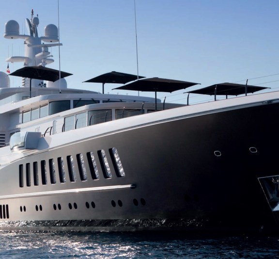 The 81m Yacht AIR