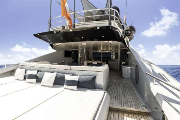 Main deck aft