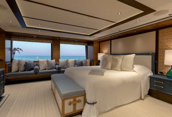 BATON ROUGE Main Deck Master Cabin